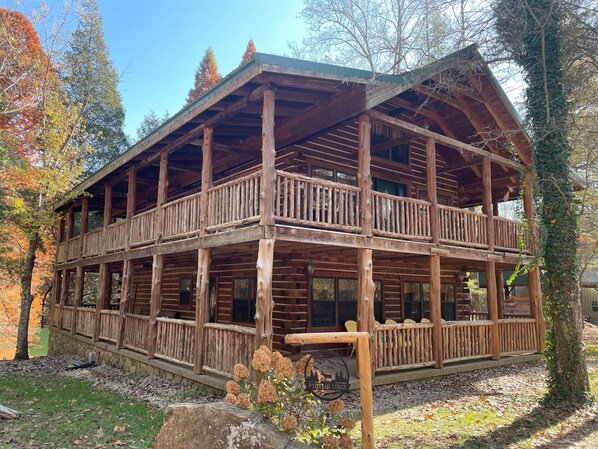 Whitetail Lodge