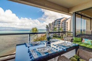 Main Lanai with Large Table and Setee Bench to Enjoy Breakfast