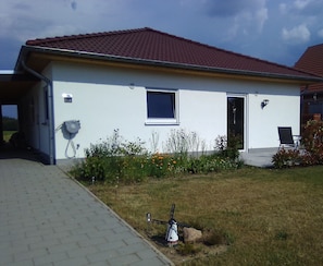 Terrasse/Einfahrt