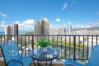 Ocean Views, High Floor, AC, W/D, Wi-Fi and parking!