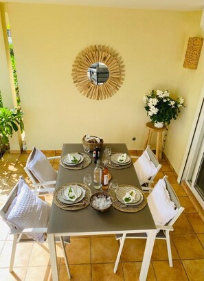 Outdoor dining