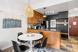 Dining space for 4 guests