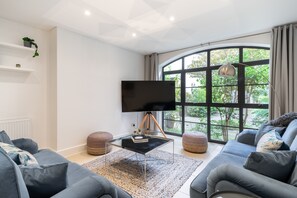 Sitting room overlooking piazza