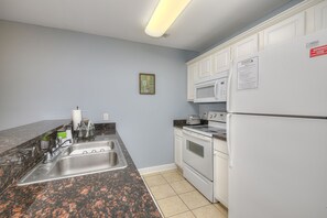 Fully equipped kitchen & plenty of counter space to help make meal prep a snap.