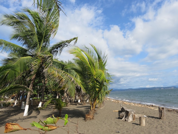 Beachfront view - 1 min walking distance from the casita