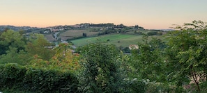 Tramonto a settembre dalla finestra della camera