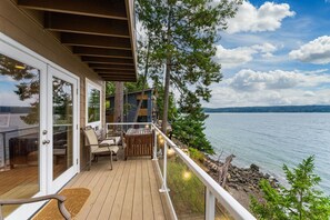 Main floor deck