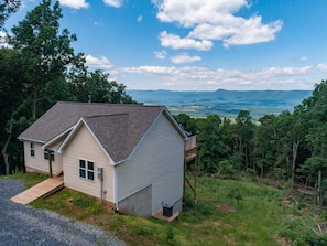 Disconnect to reconnect: This cabin, nestled in the mountains, invites you to unwind and rejuvenate.