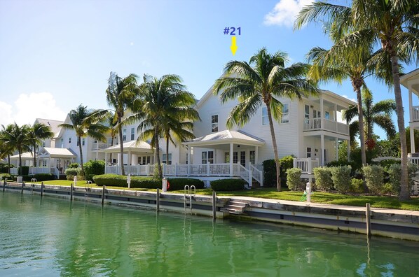 Beautiful Waterfront Villa with 40' boat slip - 30 amp & water outside your door