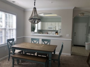 Separate dining area up to 6 