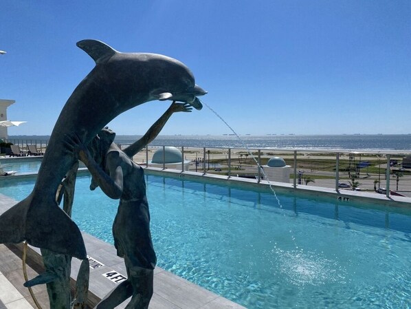 Sea and beach side heated pool!