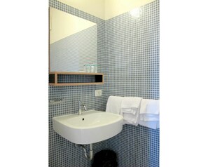 Luminaire Plomberie, Robinet, Évier, Propriété, Lavabo, Salle De Bains, Bâtiment, Design Intérieur, Éclairage, Architecture