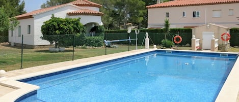 Swimming Pool, Property, Real Estate, House, Building, Leisure, Water, Home, Villa, Rectangle