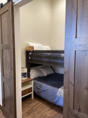 2nd bedroom - Bunk Beds