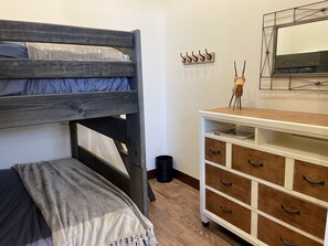 2nd bedroom - Bunk Beds