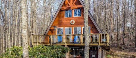 Beech Mountain Vacation Rental | 3BR | 2.5BA | 2 Stories | Stairs Required