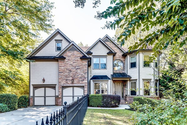 Lovely, Cozy, Chamblee home close to all you need! etc