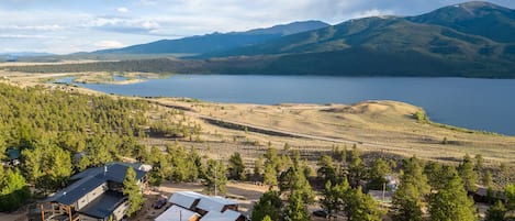 Welcome to the Mt Hope Cabins at Twin Lakes–a front-row seat to nature's grandeur.