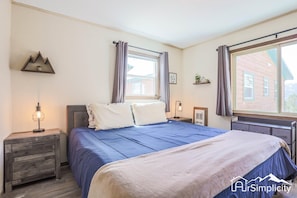 King bedroom with top-rated Green Leaf Memory foam mattress.