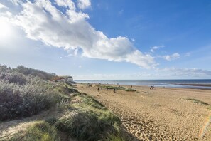 Blue Skies Apartment, Hunstanton: Just a short drive or bus ride away