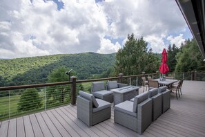 Expansive decks and outdooor living and dining space