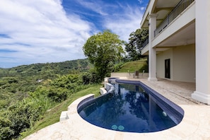 Step outside onto a opulent outside space, and take a dip into our sparkling infinity pool, sip your signature cocktail, and let the pure bliss soak in!