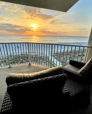 Large West Facing Beach & Sunset Views