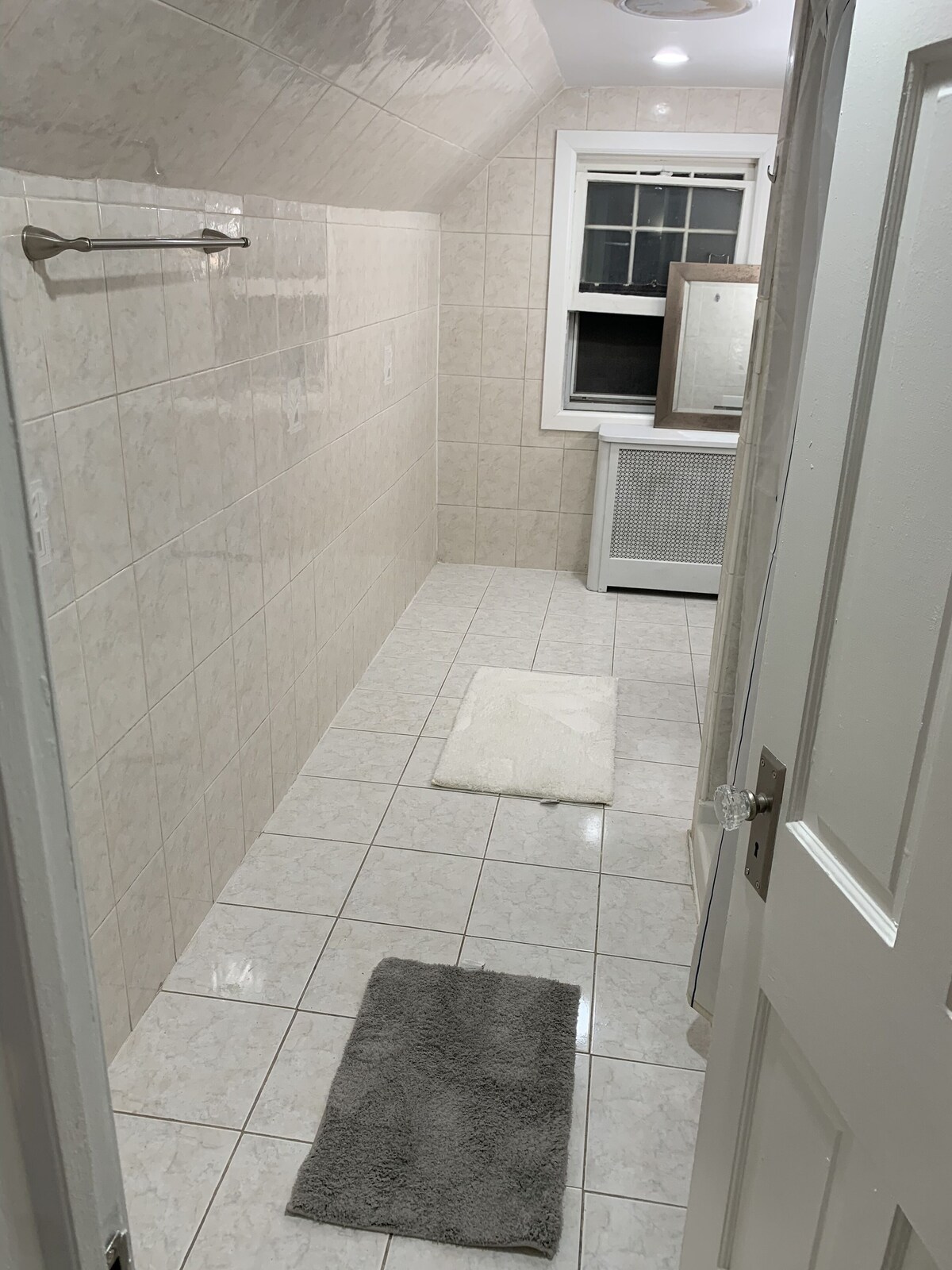 Hackensack 4Beds/2bath, Newly Renovated Home w parking/backyard