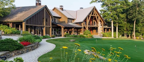 Welcome to the Carolina Hemlock Suite at Falling Leaf Lodge!