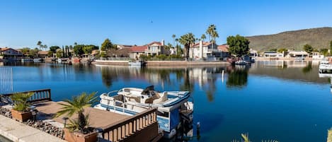 Beautiful Lake Views / Pontoon Boat