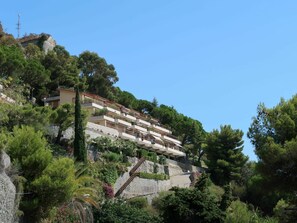 Sky, Plant, Plant Community, Building, Tree, Urban Design, City, Landscape, Natural Landscape, House