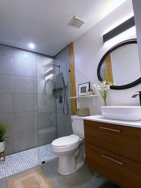 Renovated Guests Bathroom 