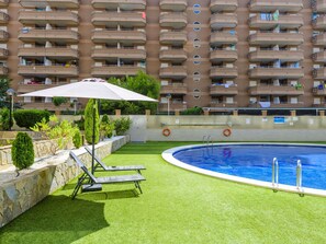 Plante, Bâtiment, L'Eau, Propriété, Fenêtre, Piscine, Ombre, Arbre, Mobilier De Jardin, Design Urbain