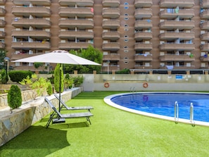 Plante, BĂątiment, L'Eau, PropriĂ©tĂ©, FenĂȘtre, Piscine, Ombre, Arbre, Mobilier De Jardin, Design Urbain