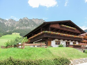 Mountainous Landforms, Mountain, Property, House, Mountain Range, Natural Landscape, Alps, Architecture, Home, Real Estate