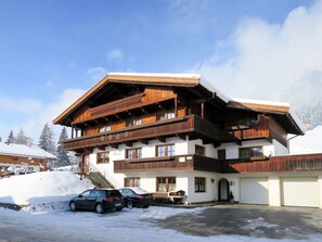 Sky, Cloud, Building, Wheel, Snow, Car, Window, House, Architecture