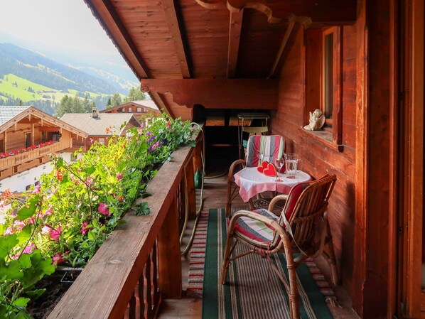 Fleur, Plante, Bâtiment, Propriété, Pot De Fleur, Fenêtre, Bois, Architecture, Plante D'Appartement, Maison