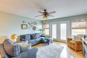 Living Area | Smart TV w/ Cable | Central A/C | Board Games | Books
