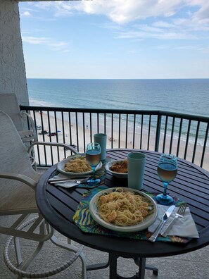 Enjoy eating out on the oceanfront balcony ! (Local caught fresh shrimp!)