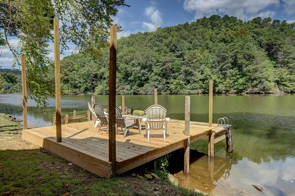 Huge swim platform! Bring your boat! Private dock w/sundeck