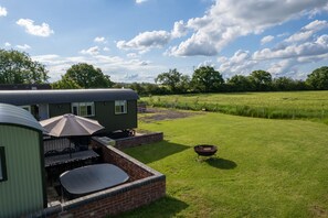 Shepherds View is made up of 2 lodges joined by raised decking sleeps 6