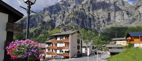 Nube, Cielo, Pianta, Costruzione, Proprietà, Montagna, Natura, Street Luce, Infrastruttura, Finestra