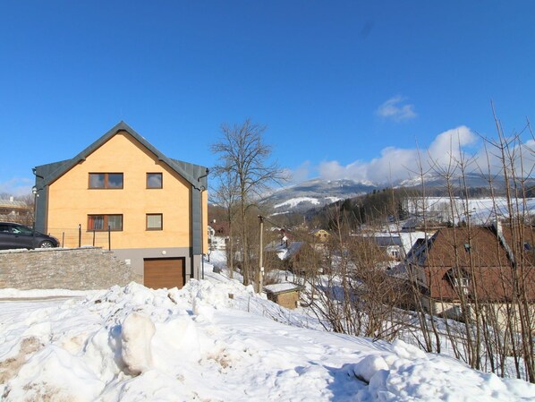 Sky, Cloud, Building, Daytime, Property, Snow, Window, Azure, House, Mountain