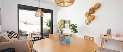 Tafel, Meubilair, Fabriek, Eigendom, Bankstel, Stoel, Venster, Hout, Verlichting, Interieur Ontwerp