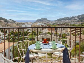 Sky, Cloud, Daytime, Table, Property, Plant, Building, Flowerpot, Interior Design, Chair