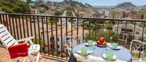 Sky, Table, Furniture, Cloud, Property, Chair, Tableware, Building, Plant, Outdoor Furniture