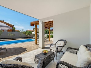Eigentum, Pflanze, Himmel, Schatten, GebÀude, Wohnzimmer, Komfort, Interior Design, Gartenmöbel, Fussboden