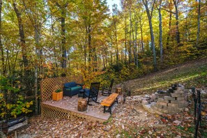 Pigeon Forge Cabin "Bearfoots Cozy Cabin" - Lower Level Yard Deck