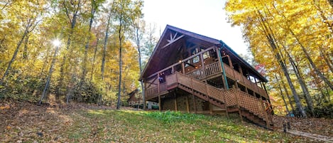 Smoky Mountain Cabin "Bearfoots Cozy Cabin"