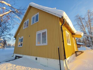 Das Gelbe Lapplandhaus im Winter